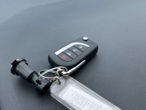 Used 2025 Toyota Corolla LE image 20