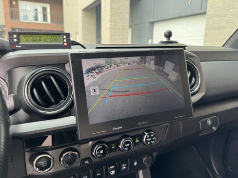 Used 2018 Toyota Tacoma TRD Off-Road w/ Technology Package image 23