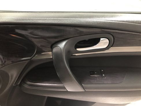 Used 2017 Buick Enclave Leather image 15
