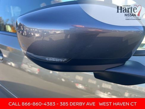Used 2025 Subaru Forester Limited AWD/4WD image 32