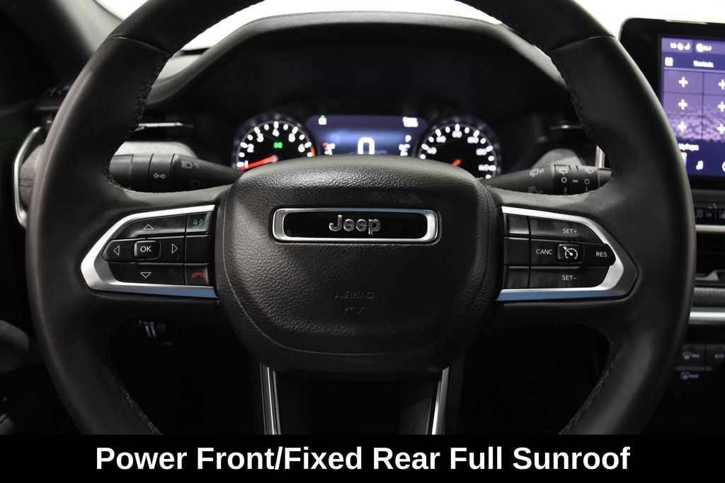 Used 2025 Jeep Compass Latitude w/ Sun & Sound Group AWD/4WD image 17