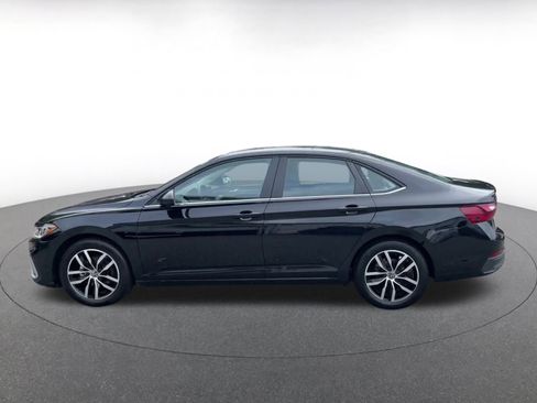 Used 2025 Volkswagen Jetta SE image 9