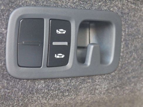 Used 2024 Bentley Bentayga Extended Wheelbase image 69