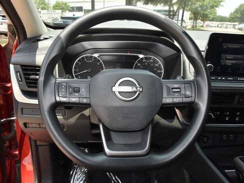 Used 2025 Nissan Rogue S FWD image 13