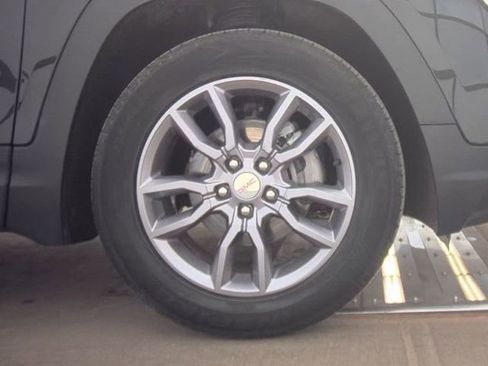 Used 2024 GMC Terrain SLT image 20