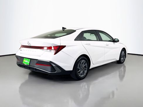 Used 2024 Hyundai Elantra SEL FWD image 10