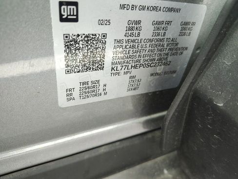 Used 2025 Chevrolet Trax LT w/ LT Convenience Package FWD image 3
