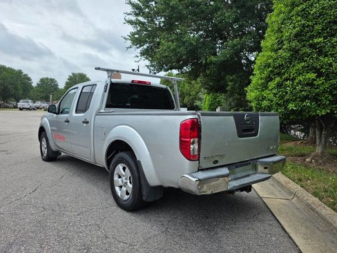 Used 2012 Nissan Frontier SV AWD/4WD image 3