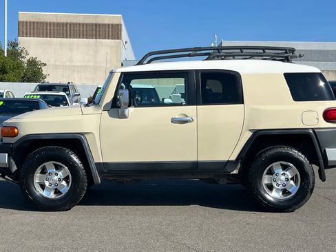 Used 2009 Toyota FJ Cruiser 4WD image 9