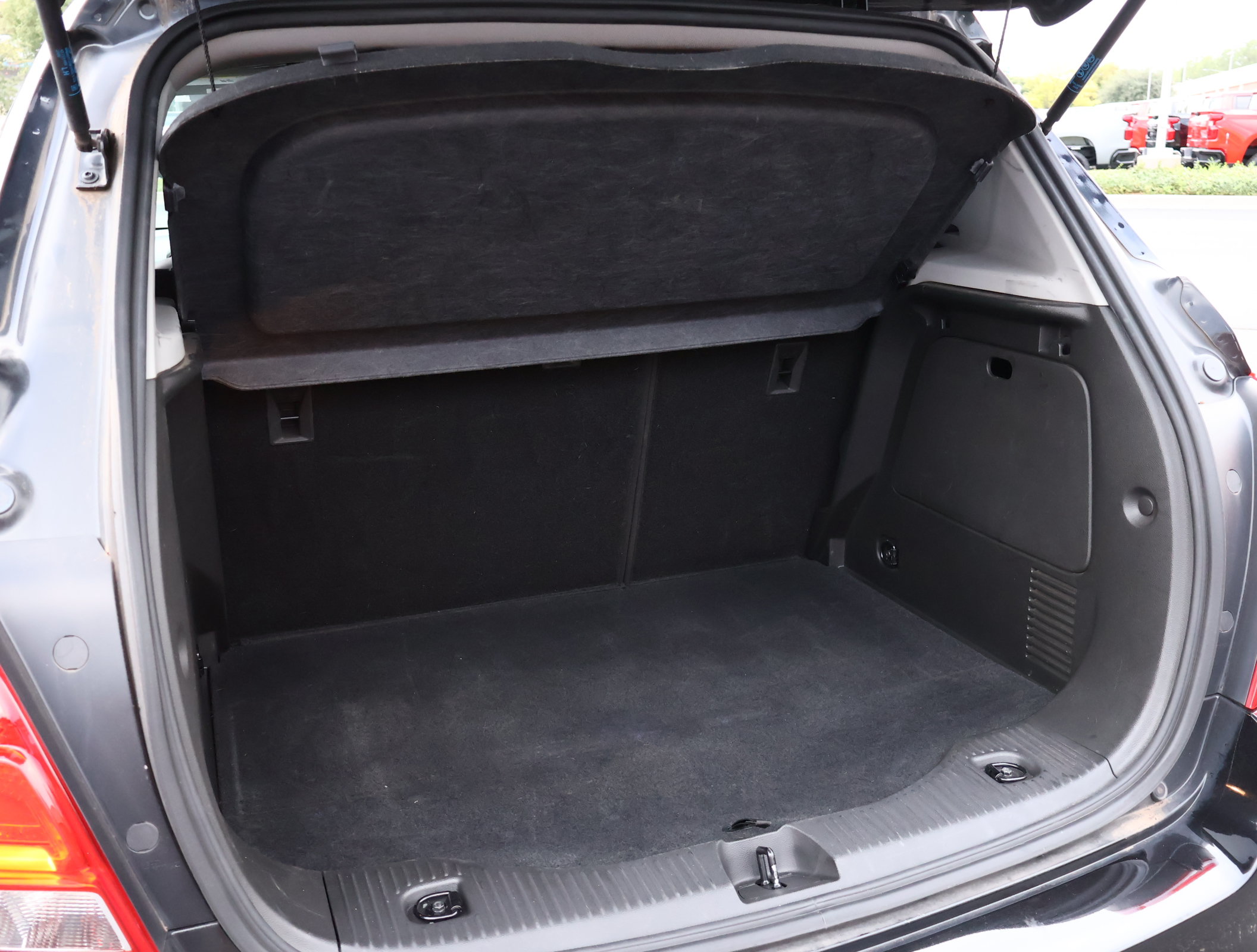 Used 2020 Chevrolet Trax LT w/ LT Convenience Package FWD image 21