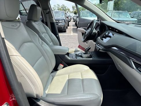 Used 2021 Cadillac XT4 Luxury w/ Cold Weather Package FWD image 21