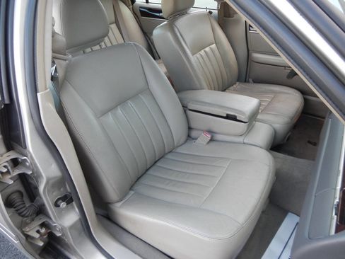 Used 2007 Lincoln Town Car Signature image 36