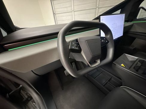 Used 2025 Tesla Cybertruck AWD Crew Cab image 18
