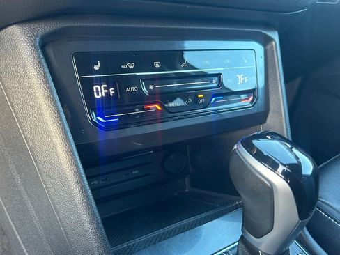 Used 2024 Volkswagen Tiguan SE image 29