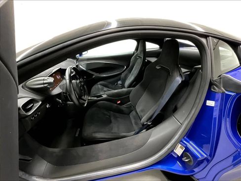 Used 2023 McLaren Artura RWD image 12