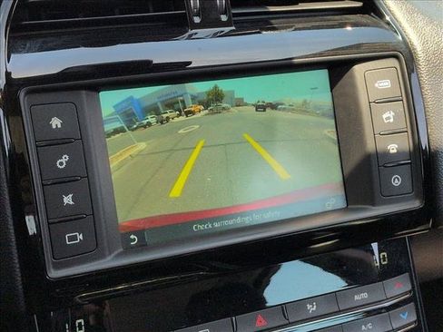 Used 2017 Jaguar XE RWD image 19