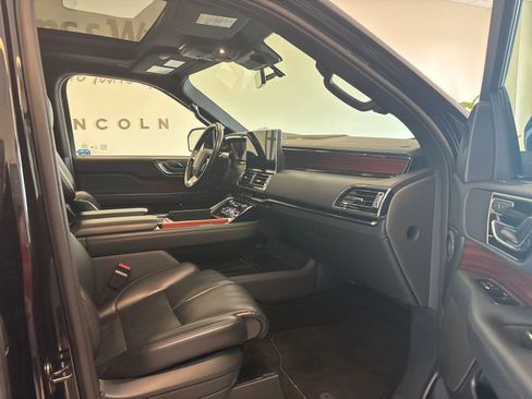 Certified 2024 Lincoln Navigator Premiere AWD/4WD image 6