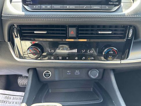 Used 2021 Nissan Rogue SV FWD image 19