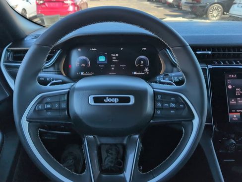 Used 2023 Jeep Grand Cherokee Altitude image 14