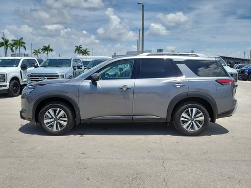 Used 2025 Nissan Pathfinder SL FWD image 8