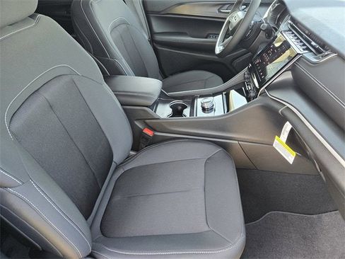 New 2025 Jeep Grand Cherokee Laredo w/ MOPAR Finishing Package image 10