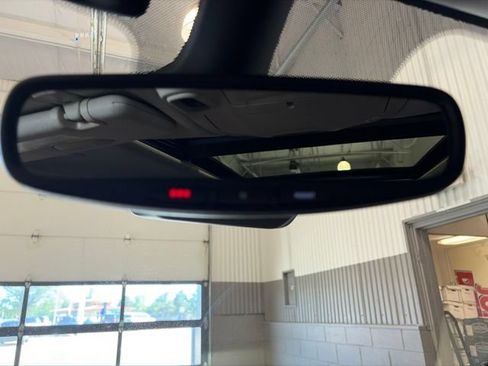 Used 2022 Chrysler Pacifica Limited FWD image 35