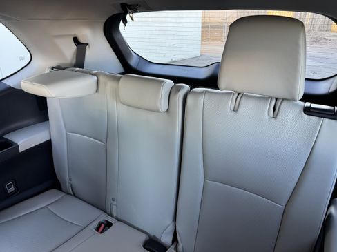 Used 2025 Toyota Grand Highlander XLE image 16