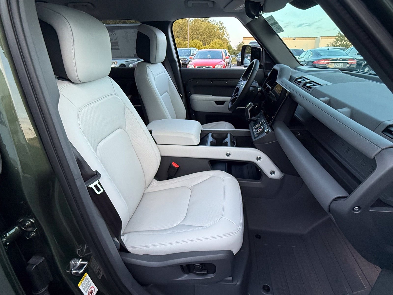 New 2026 Land Rover Defender 110 X-Dynamic SE AWD/4WD image 16
