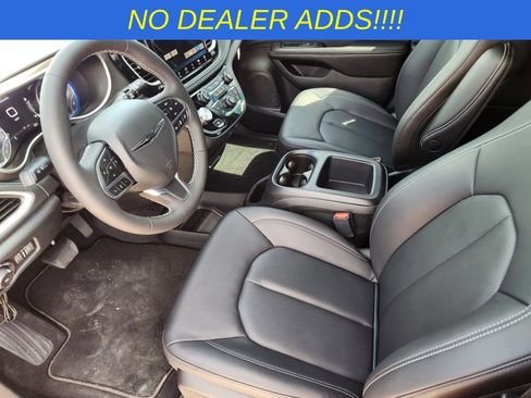 New 2026 Chrysler Pacifica Select image 12
