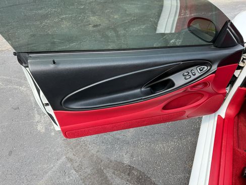 Used 1994 Ford Mustang GT RWD image 13
