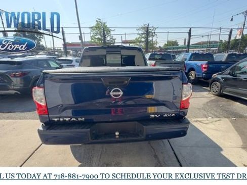 Used 2023 Nissan Titan SV image 4