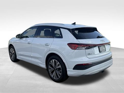 Used 2023 Audi Q4 e-tron Premium Plus image 3
