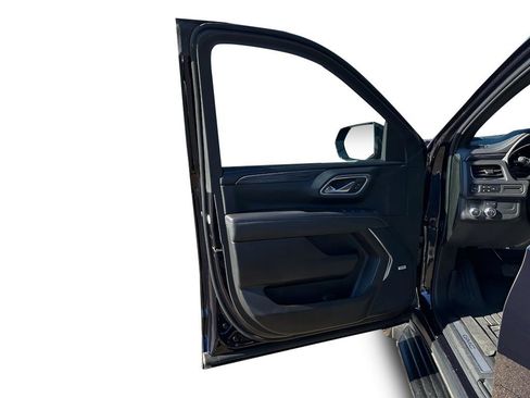 Used 2023 GMC Yukon SLT w/ SLT Premium Package image 6