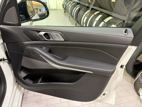 New 2026 BMW X7 xDrive40i w/ M Sport Package AWD/4WD image 15