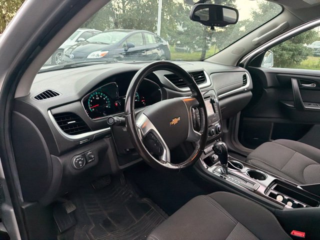 Used 2017 Chevrolet Traverse LT w/ Traveler's Package FWD image 6