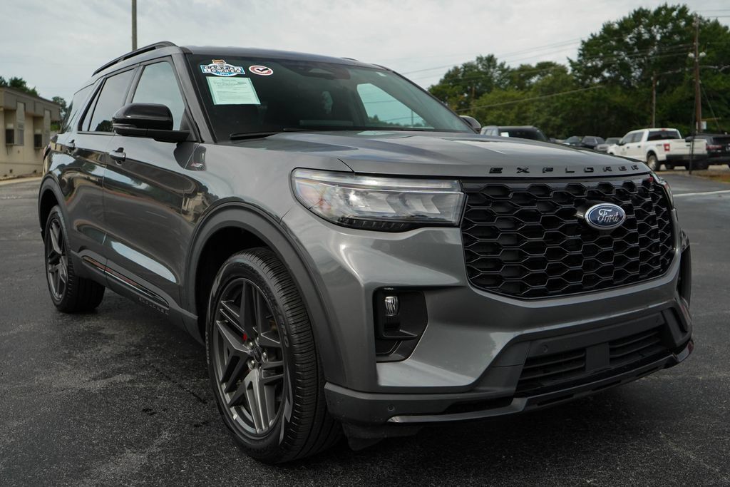 Used 2025 Ford Explorer ST-Line w/ ST-Line Street Pack AWD/4WD image 38