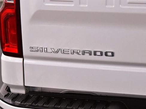 Used 2023 Chevrolet Silverado 1500 High Country w/ Technology Package AWD/4WD image 12