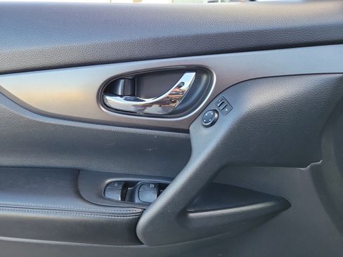 Used 2015 Nissan Rogue S image 17