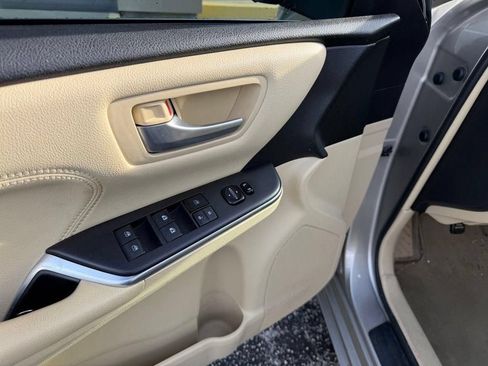 Used 2017 Toyota Camry XLE w/ Moonroof Package FWD image 13