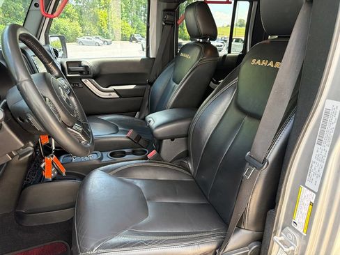 Used 2015 Jeep Wrangler Unlimited Sahara w/ Connectivity Group AWD/4WD image 43