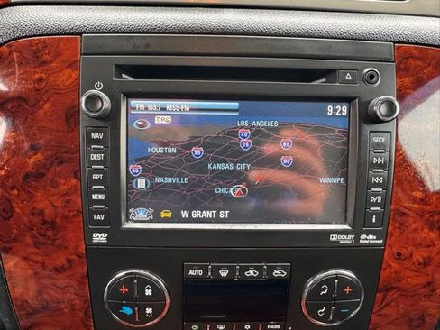 Used 2013 Chevrolet Avalanche LTZ AWD/4WD image 17
