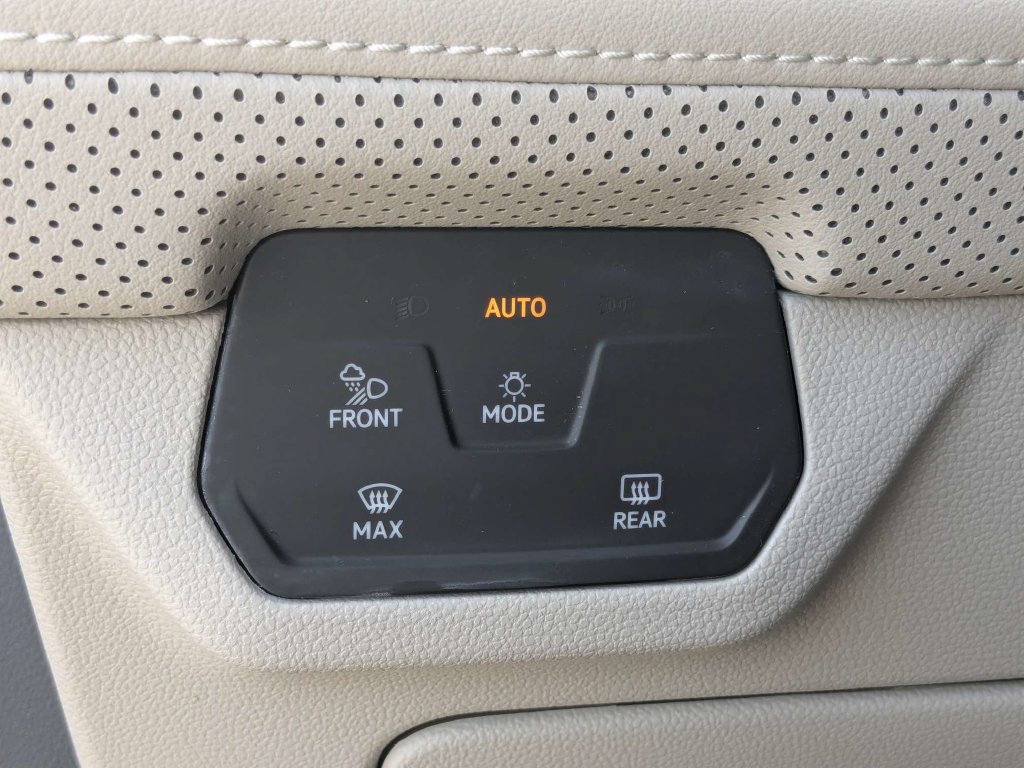 Certified 2025 Volkswagen Atlas SEL Premium R-Line AWD/4WD image 39