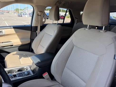 Used 2023 Ford Explorer XLT AWD/4WD image 14