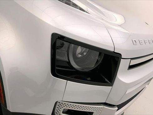 Used 2020 Land Rover Defender 110 SE image 27