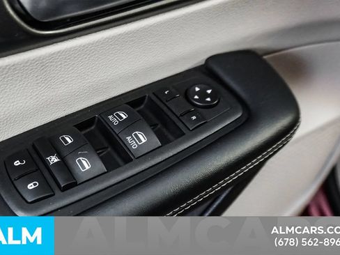 Used 2023 Chrysler Pacifica Touring-L FWD image 41
