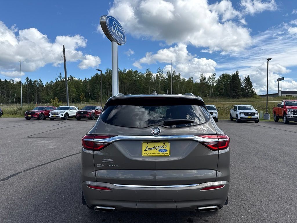 Used 2020 Buick Enclave Avenir w/ Avenir Technology Package AWD/4WD image 2