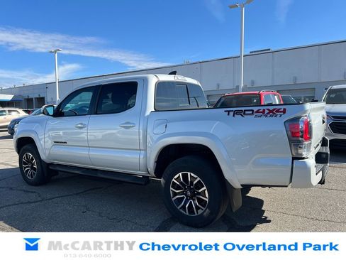 Used 2022 Toyota Tacoma TRD Sport w/ Technology Package image 5