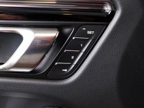 Certified 2026 Porsche Macan AWD/4WD image 18