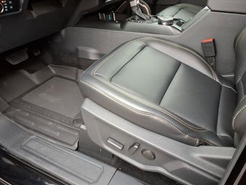 New 2025 Ford Bronco Badlands image 11