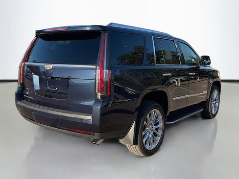 Used 2019 Cadillac Escalade Luxury image 3